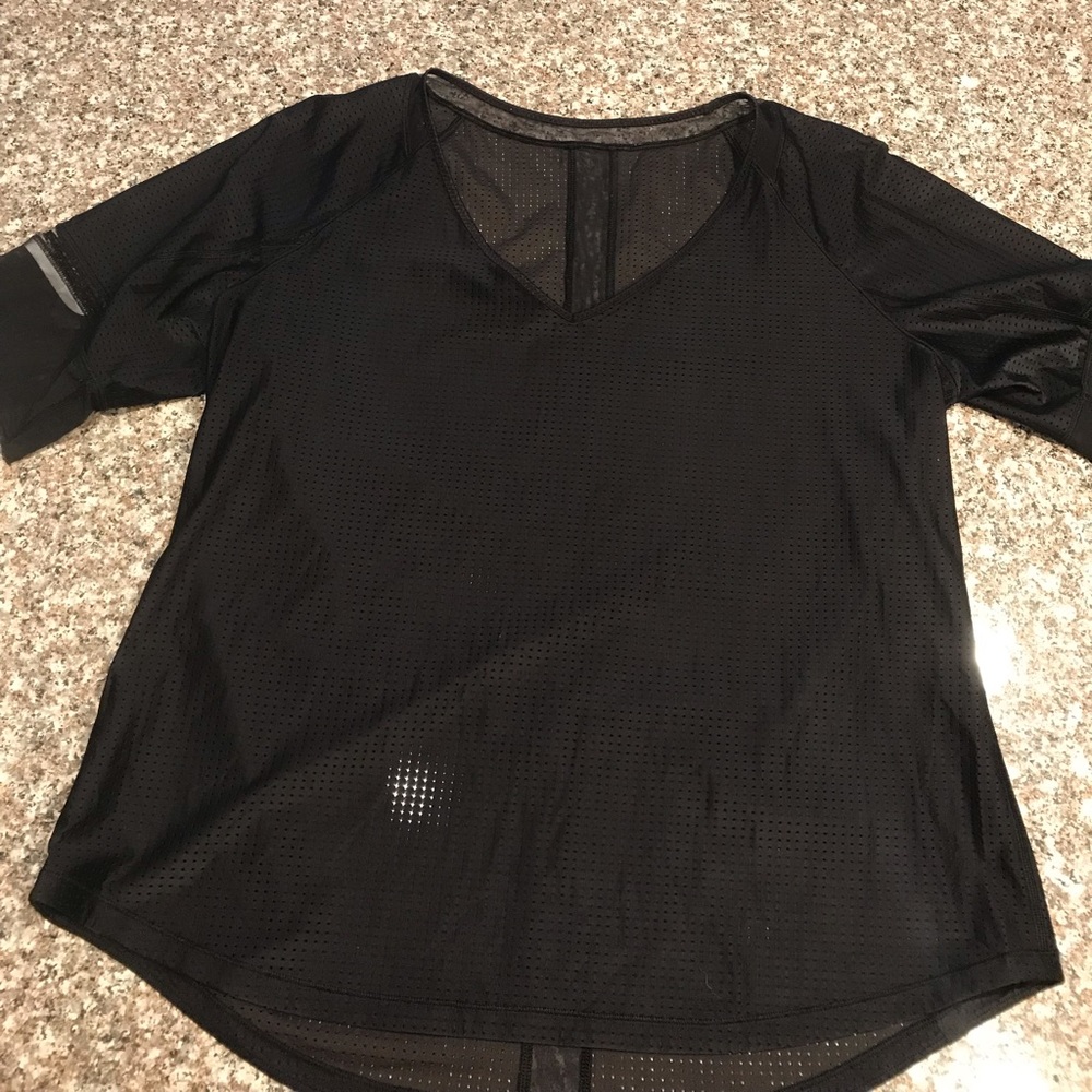 Lululemon black top